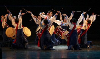长鼓舞是哪个民族的舞蹈 长鼓舞是哪个民族的舞蹈强国