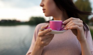 杯子茶垢怎么洗掉小苏打（水杯里的茶渍怎么去除小苏打）