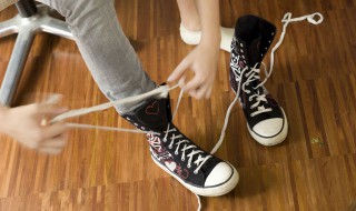 懒人运动鞋系鞋带方法 运动鞋系鞋带方法视频
