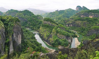 8月中旬适合去哪里旅游（8月中旬适合去哪里旅游不热）