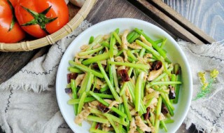 芹菜和鸡肉相克吗 水芹菜和鸡肉相克吗