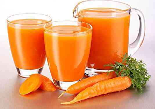 喝鲜榨胡萝卜汁的危害与禁忌有哪些 胡萝卜榨汁吃好吗