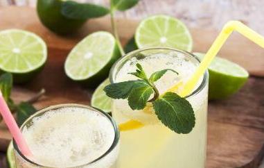 柠檬水的功效与作用 柠檬水的功效与作用和副作用