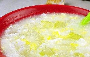 青菜蛋黄大米粥的营养价值与功效 青菜鸡蛋粥有什么营养