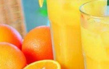 鲜榨果汁的功效与作用 鲜榨果汁的功效与作用禁忌