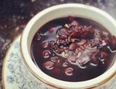 黑米赤豆粥的材料和做法步骤（黑米赤豆薏仁粥的做法大全）