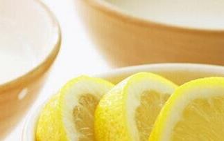 柠檬片泡水的功效与作用 山楂干和柠檬片泡水的功效与作用