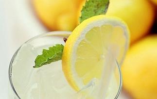 喝柠檬水的好处和坏处 儿童每天喝柠檬水的好处和坏处