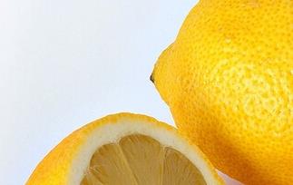 鲜柠檬片泡水减肥法