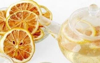 长期喝柠檬片泡水的好处与坏处（长期喝柠檬片泡水的好处与坏处图片）