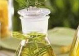 迷迭香精油的功效与作用 天竺葵精油的功效与作用
