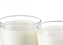 怎么辨别牛奶的好坏 怎么鉴别牛奶的好坏