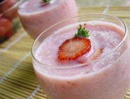 西瓜草莓奶昔的做法（草莓奶昔 做法）