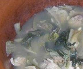 蕨菜干煲汤的功效（蕨菜干煲汤的功效和作用）
