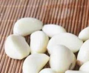 大蒜怎么剥皮最快（大蒜怎么剥皮最快最好吃）