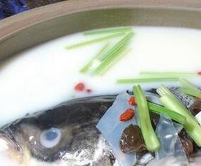 鱼头豆腐汤怎么做（鱼头豆腐汤怎么做好喝又营养做法）