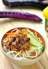 茄子炸酱面材料和做法 茄子炸酱面的做法大全