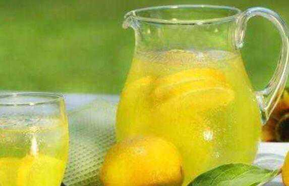 喝柠檬水的禁忌有哪些，哪类人不适宜喝柠檬片泡水