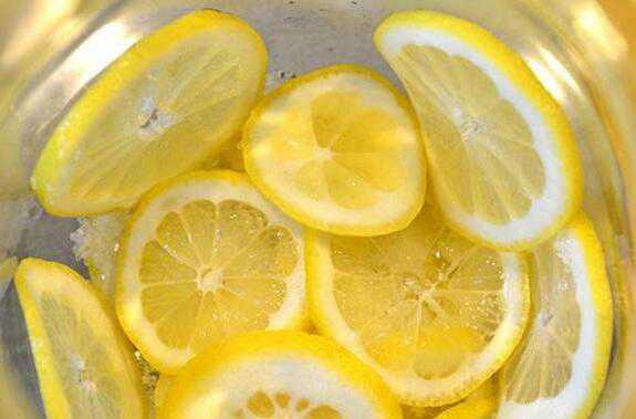柠檬泡水喝的9大禁忌有哪些