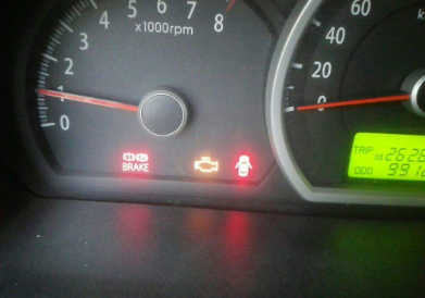 发动机故障标志灯闪烁是什么原因?还能开吗
