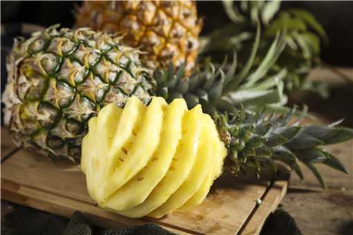菠萝怎么削皮 菠萝怎么削皮教学视频