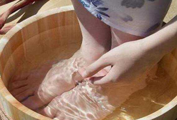 米醋泡脚的功效与作用，米醋泡脚的好处