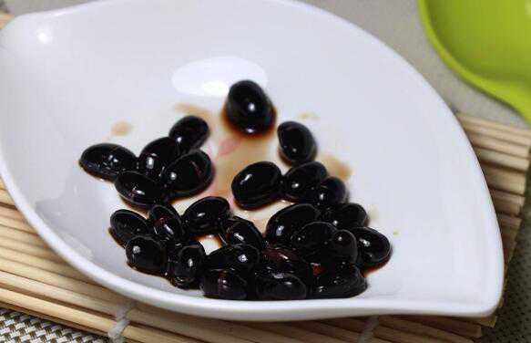 醋泡黑豆怎么吃，醋泡黑豆的做法 醋泡黑豆的正确做法和吃法