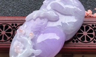 翡翠手镯淡紫色见光死（淡紫色翡翠手镯见什么叫见光死）