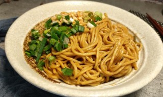 热干面的酱汁怎么调（热干面的酱汁怎么调制）