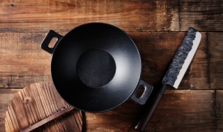 烧热的铁锅里为什么不能倒凉水 烧热的铁锅里为什么不能倒凉水呢