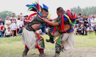 蒙古摔跤前为什么左右跳 蒙古族摔跤入场跳的是什么