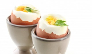 煮鸡蛋煮多长时间蛋黄是不熟的（煮鸡蛋煮多长时间蛋黄是不熟的蛋白质）