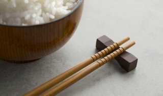 新竹筷子笼用前怎样处理方法（新买的竹筷子使用前怎么处理）