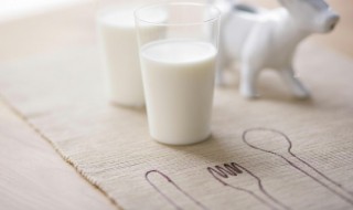 牛奶放在冰箱里冷藏能放多久 牛奶放在冰箱保鲜多久