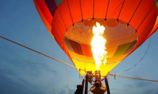 为什么热气球能够载人飞行 载人热气球能飞多高