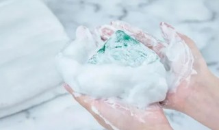 为什么肥皂会产生泡沫 肥皂水为什么会起泡沫