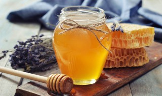 蜂蜜能不能放冰箱里保鲜 蜂蜜能不能放在冰箱保鲜里面