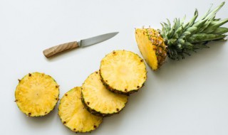 如何除去吃完菠萝后口中的涩味（如何除去吃完菠萝后口中的涩味儿）