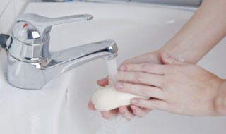 发泡胶怎么清洗手上（如何洗掉手上的发泡胶）
