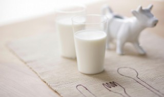 纸袋装的牛奶可以放微波炉吗（纸袋牛奶可以放在微波炉里吗）