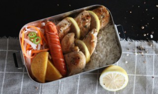怎么去除塑料饭盒上的油泥（塑料饭盒如何去油）