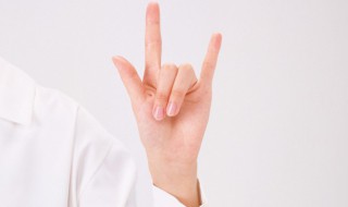 如何去除染发剂染在皮肤上的颜色 染发的颜色在皮肤上怎么去掉