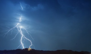 为什么先看到闪后听到雷 为什么先看见打闪后听见打雷