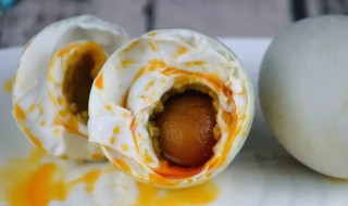 咸蛋的蛋黄为什么会出油 为什么咸蛋黄会流油