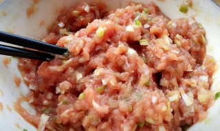 藕丁饺子馅怎么做（猪肉藕丁饺子馅怎么做）