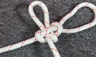 晾衣服的绳子怎么能系紧 衣服晾在绳子上