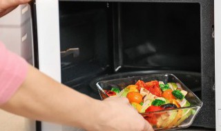 玻璃饭盒可以放微波炉（玻璃饭盒可以放微波炉里面加热吗）