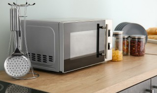 微波炉可以放烤箱上吗 微波炉可以放在烤箱上吗