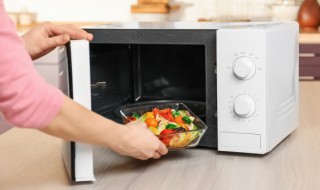 铝饭盒可以放微波炉吗（铝制饭盒可以放微波炉吗）