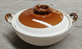 陶瓷砂锅第一次使用怎么清洗（陶瓷砂锅第一次用怎么洗锅）